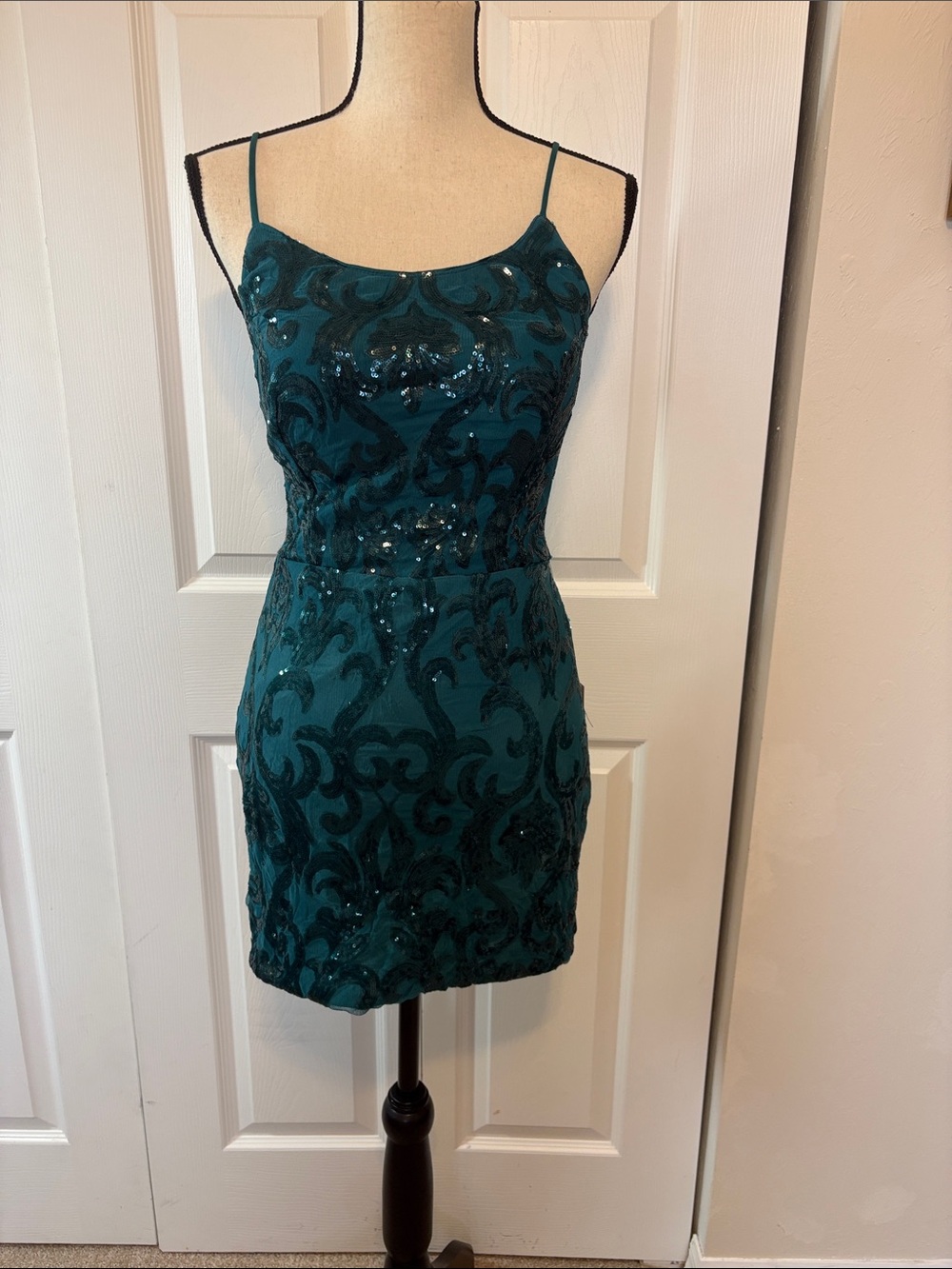 NWT Emerald Green Sequin Bodycon Mini Dress Lace Back Size 0.
